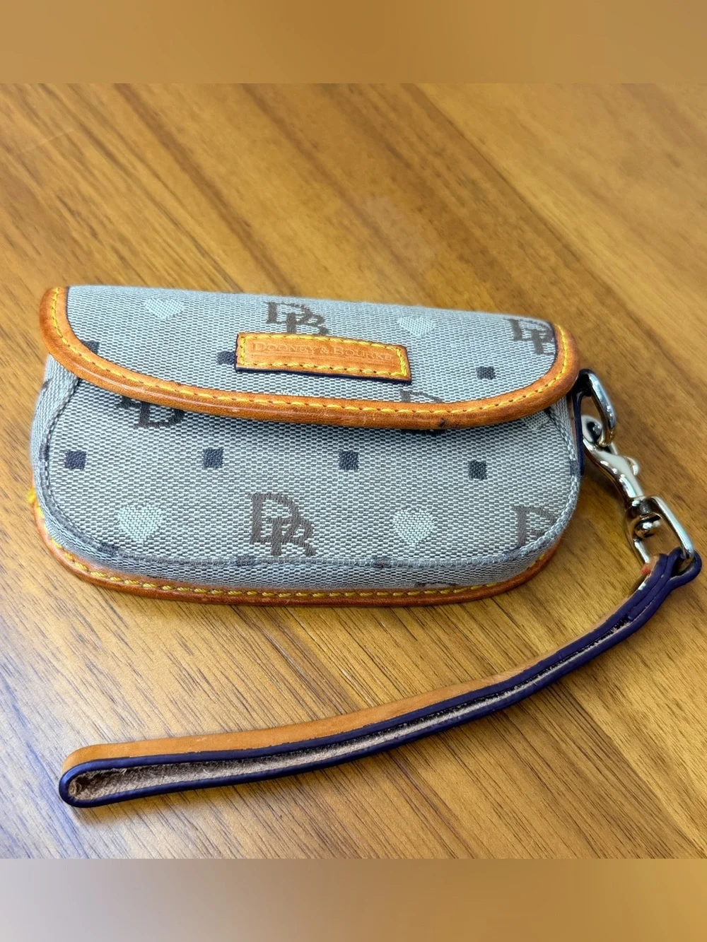 Dooney & Bourke Small Wristlet Gray Tan DB Heart Canvas Leather Trim Y2K Vtg
